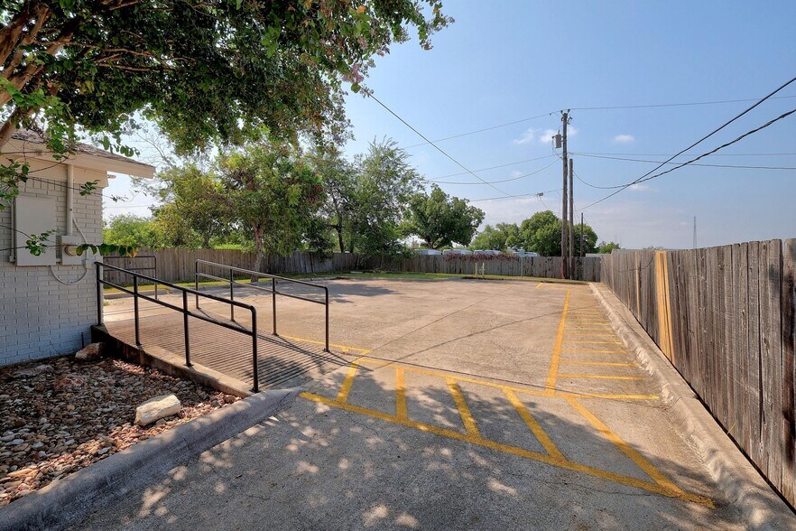 More Photos Of 508 Fm-1460, Georgetown Office For Sale