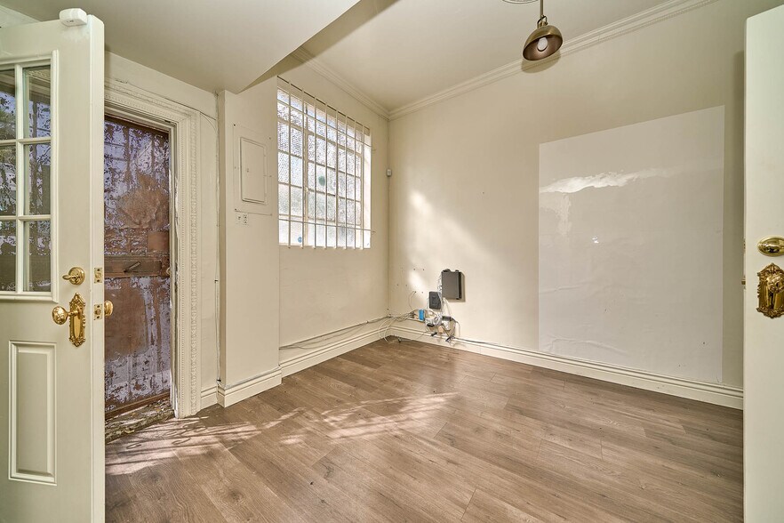 More Photos Of 355-359 Robertson Blvd, Beverly Hills Storefront Retail Office For Lease