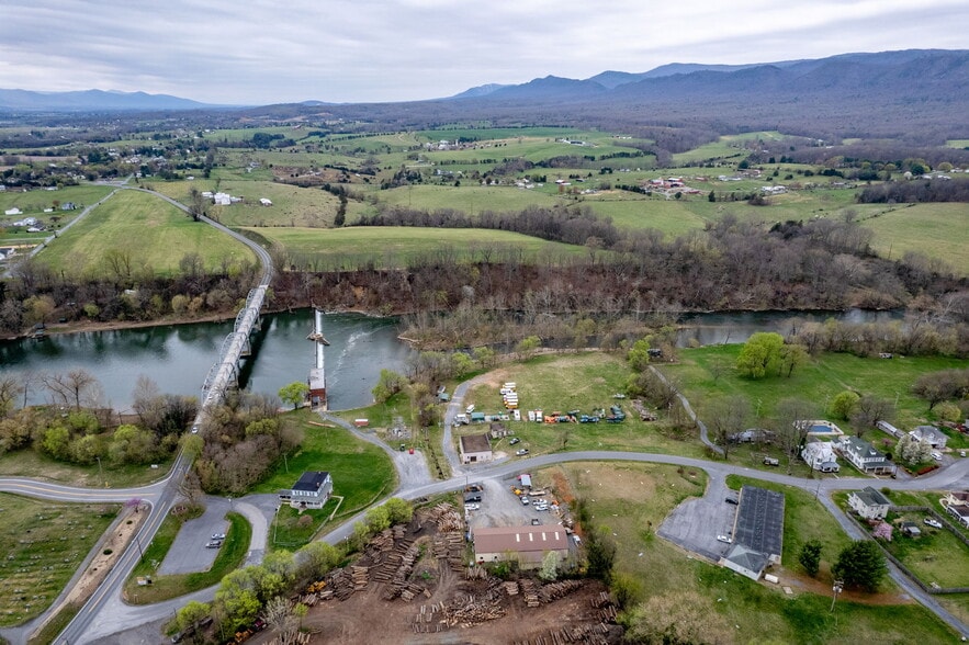 More Photos Of 500-502 First St, Shenandoah Office For Sale