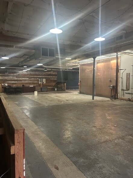 More Photos Of 124 SE 11th Ave, Portland Warehouse For Lease