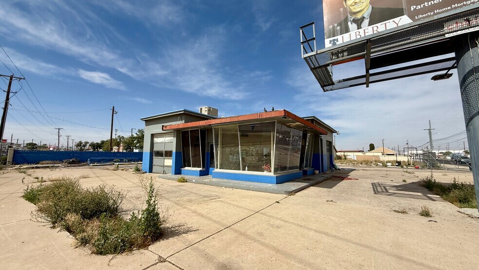 Primary Photo Of 1302 E 2nd St, Odessa Service For Sale
