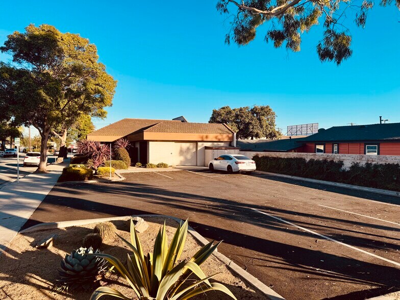 More Photos Of 6050 Seahawk St, Ventura Office For Lease