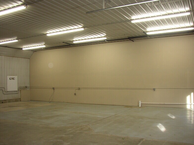 More Photos Of 945 5th Ave SE, Hutchinson Light Manufacturing For Lease