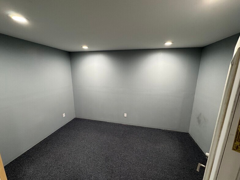 More Photos Of 721 Bulverde Rd, Bulverde Freestanding For Lease