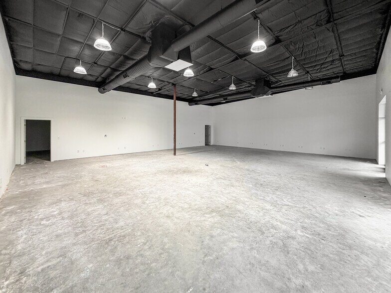 More Photos Of 1016 Main st, Lovington Storefront For Sale