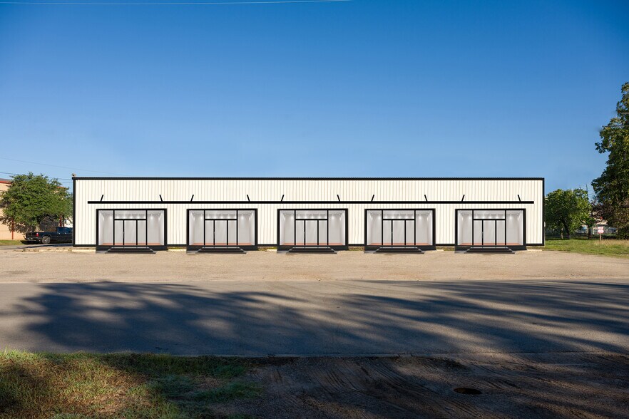 More Photos Of 100 Sherman St, Conroe Warehouse For Lease