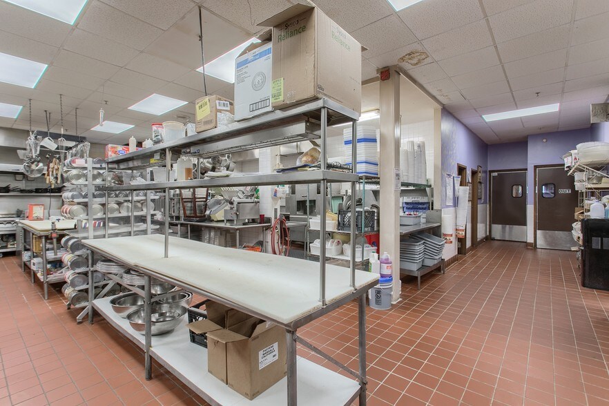 More Photos Of 96 Beach Rd, Salisbury Beach Storefront Retail Residential For Sale