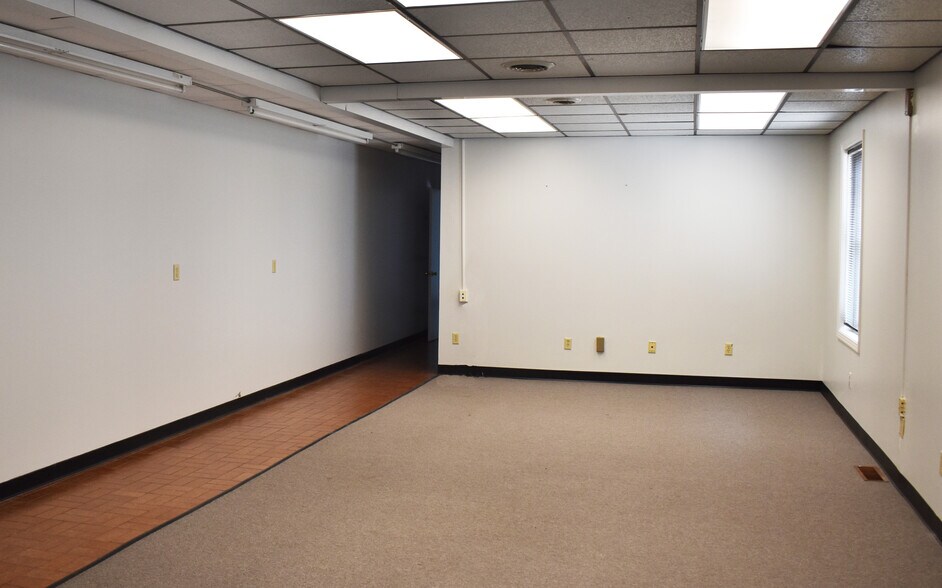 More Photos Of 385-387 Industrial Dr, Mount Juliet Warehouse For Lease