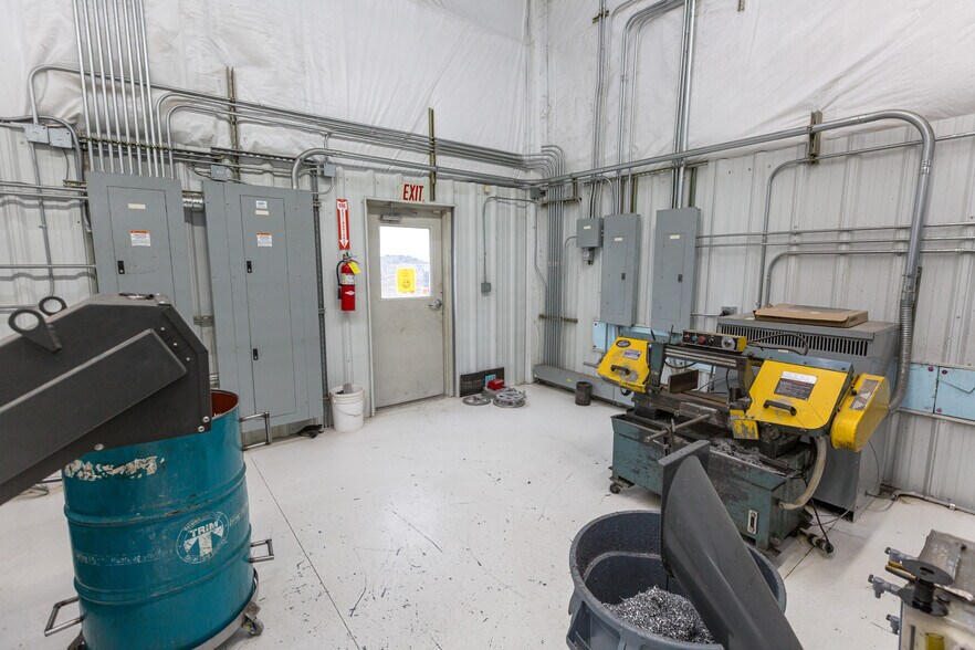 More Photos Of 497 Stevensville Airport Rd, Stevensville Warehouse For Sale