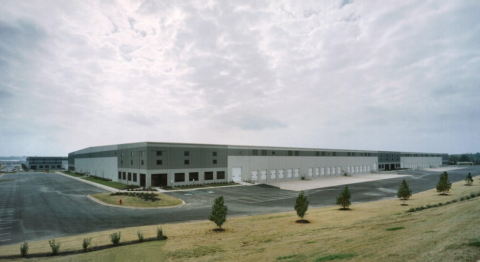 More Photos Of 5265 Hickory Hill Rd, Memphis Warehouse For Lease