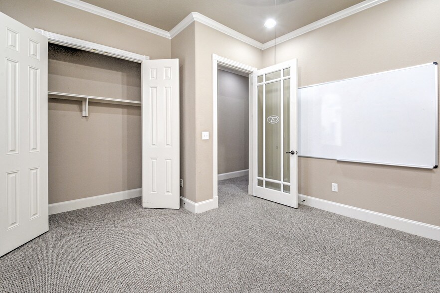 More Photos Of 1828 Snake River Rd, Katy Medical For Lease