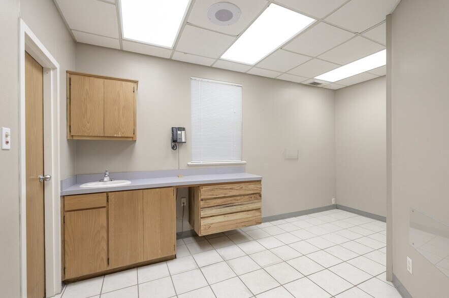 More Photos Of 3415 N Loy Lake Rd, Sherman Medical For Sale