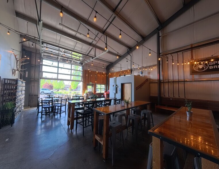 More Photos Of 1177 SE 9th St, Bend Warehouse For Sale