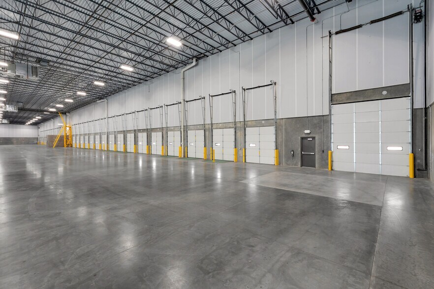 More Photos Of 7777 National Turnpike, Louisville Manufacturing For Lease