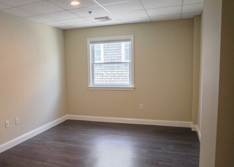 More Photos Of 199 Main St, Falmouth Storefront For Sale