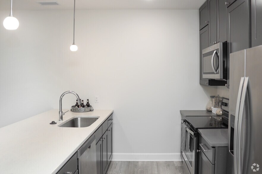 More Photos Of 5858 N College Ave, Indianapolis Apartments For Lease