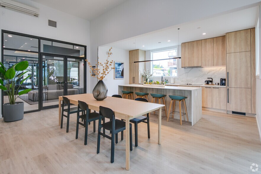 More Photos Of 325 Royal Commons, Victoria Apartments For Lease