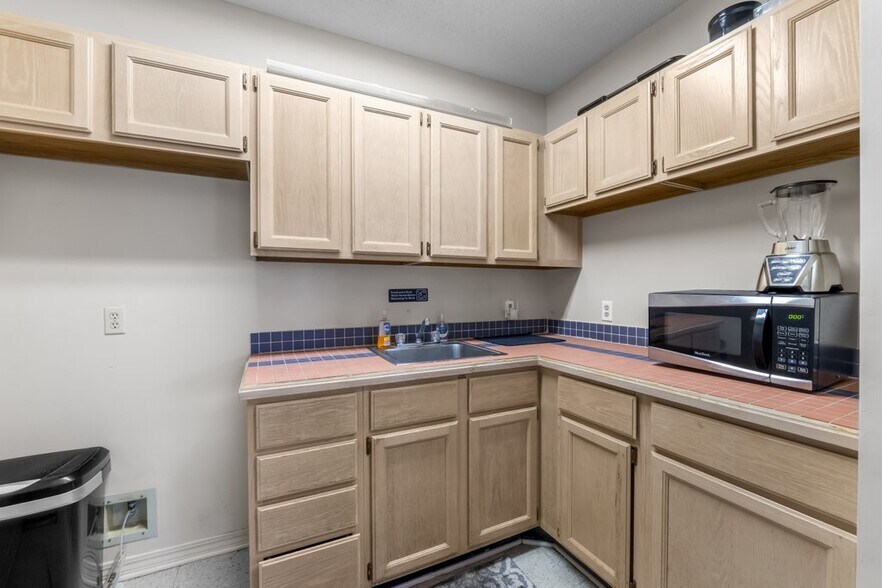 More Photos Of 9250 Cypress Green Dr, Jacksonville Medical For Lease