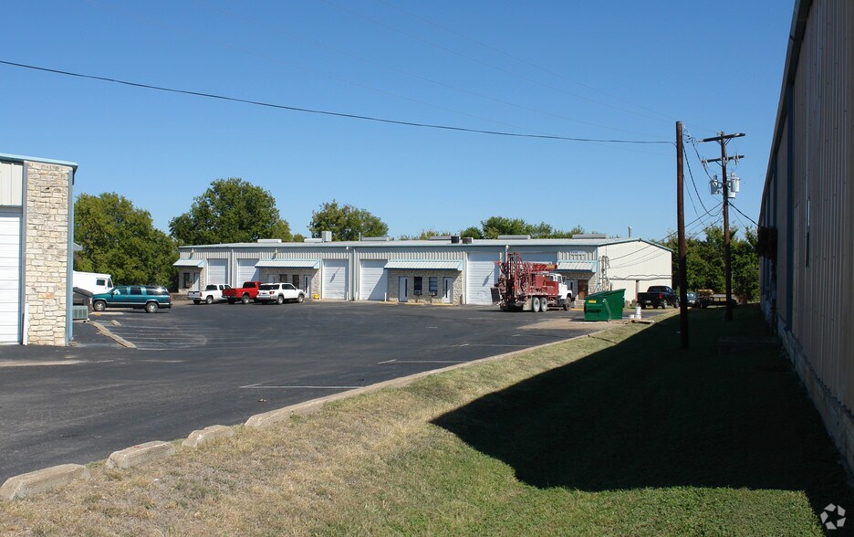 More Photos Of 1100 Regal Row, Austin Unknown For Lease