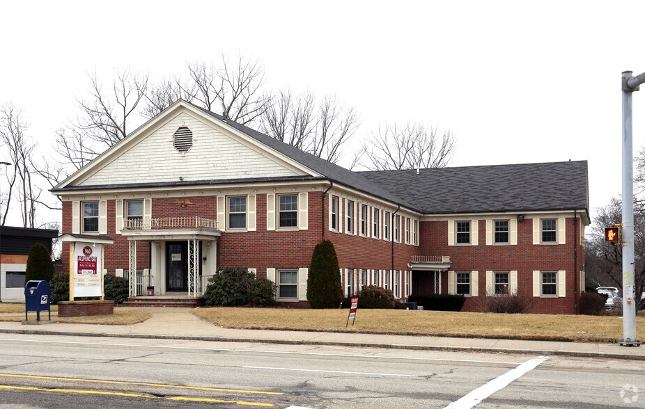 More Photos Of 960 Reservoir Ave, Cranston Office For Lease