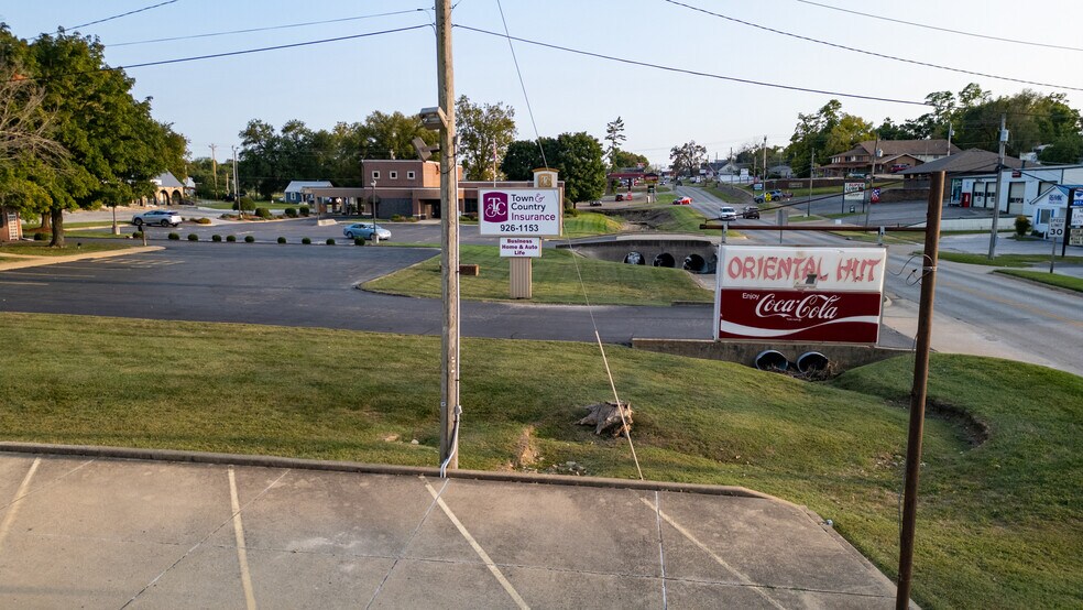 More Photos Of 924 N Main St, Mountain Grove Restaurant For Sale