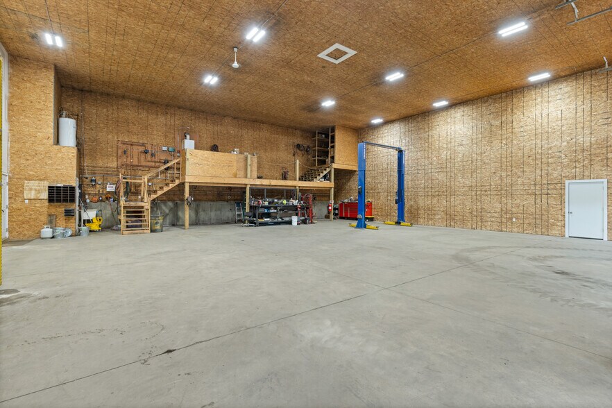 More Photos Of 381 Portland St, Berwick Service For Lease