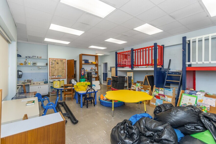 More Photos Of 411 Turner St, Clearwater Religious Facility For Lease