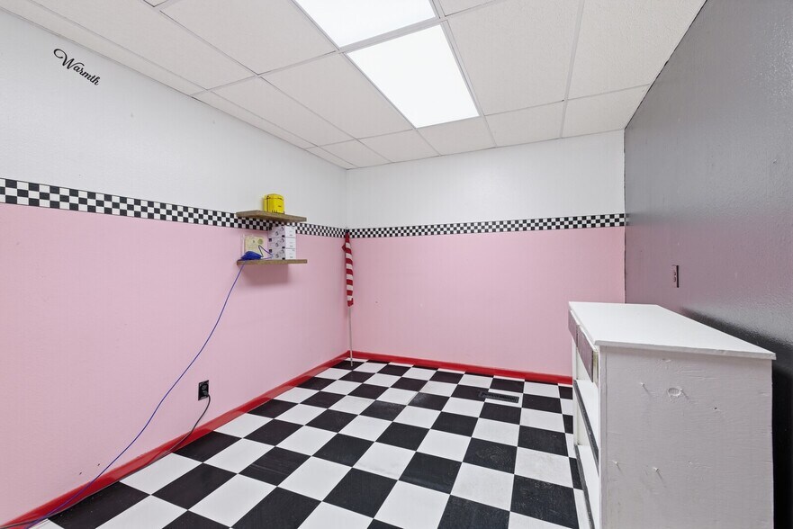 More Photos Of 201 S 4th St, Glenrock Storefront For Sale