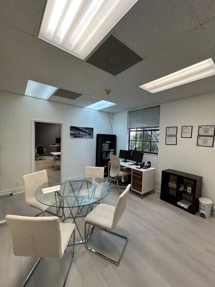 More Photos Of 2400 N University Dr, Pembroke Pines Office For Lease