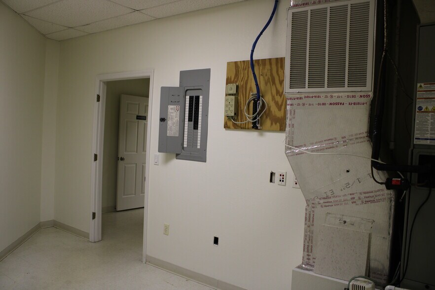 More Photos Of 3311-3345 Medical Hill Rd, Sebring Medical For Lease