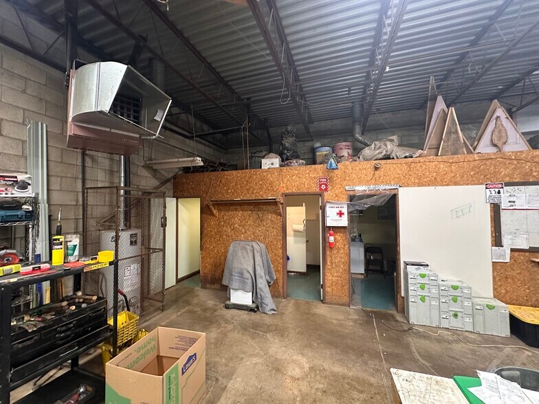 More Photos Of 201 Grand Ave, Mars General Retail For Lease