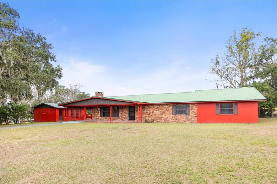 More Photos Of 274 W Kings Hwy, Center Hill Flex For Sale