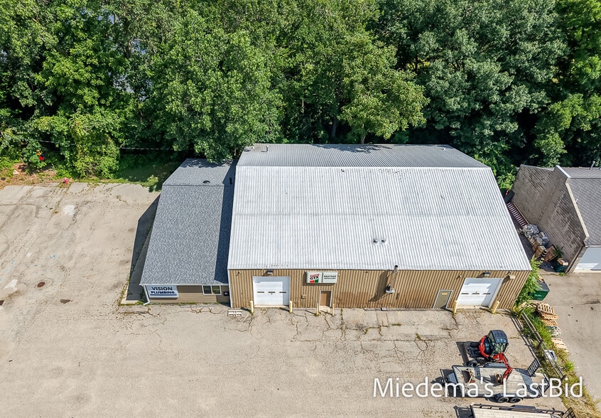 More Photos Of 409 Lentz Ct, Lansing Auto Repair For Sale