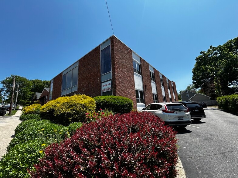 More Photos Of 44 Elm St, Huntington Office For Sale