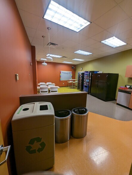 More Photos Of 5901 Technology Center Dr, Indianapolis Office For Lease