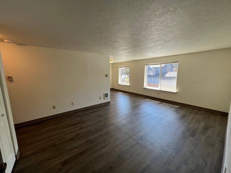 More Photos Of 414 NE Norton Ave, Bend Apartments For Sale