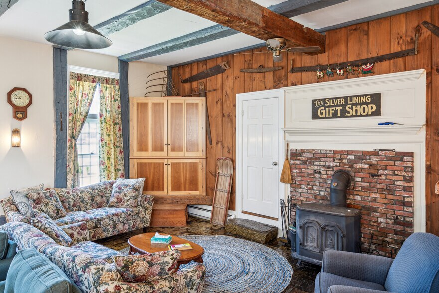 More Photos Of 9 Main St, Lyme Hospitality For Sale