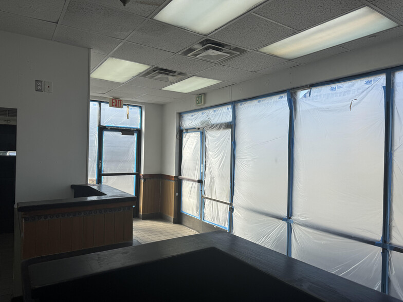 More Photos Of 1428-1430 W Glenoaks Blvd, Glendale Freestanding For Lease