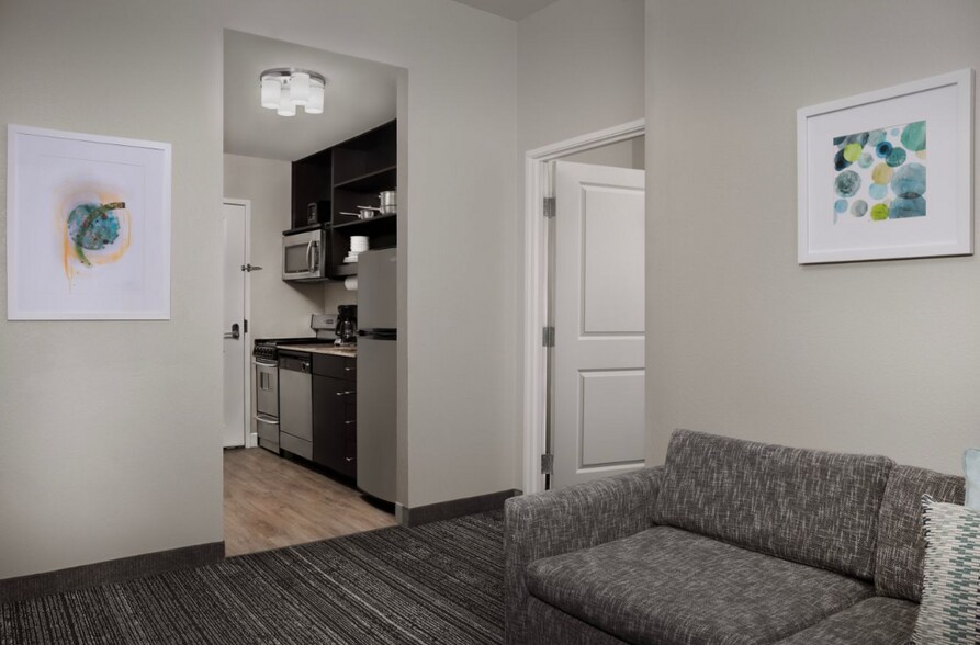 More Photos Of 2700 Travis St, DeSoto Hospitality For Sale