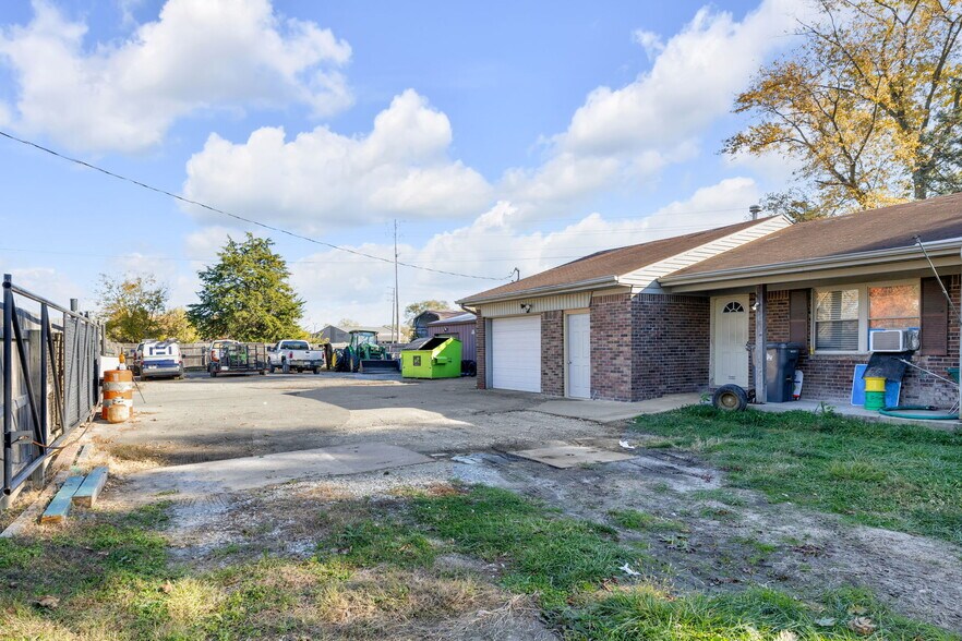 More Photos Of 7601 Milhouse Rd, Indianapolis Office For Sale