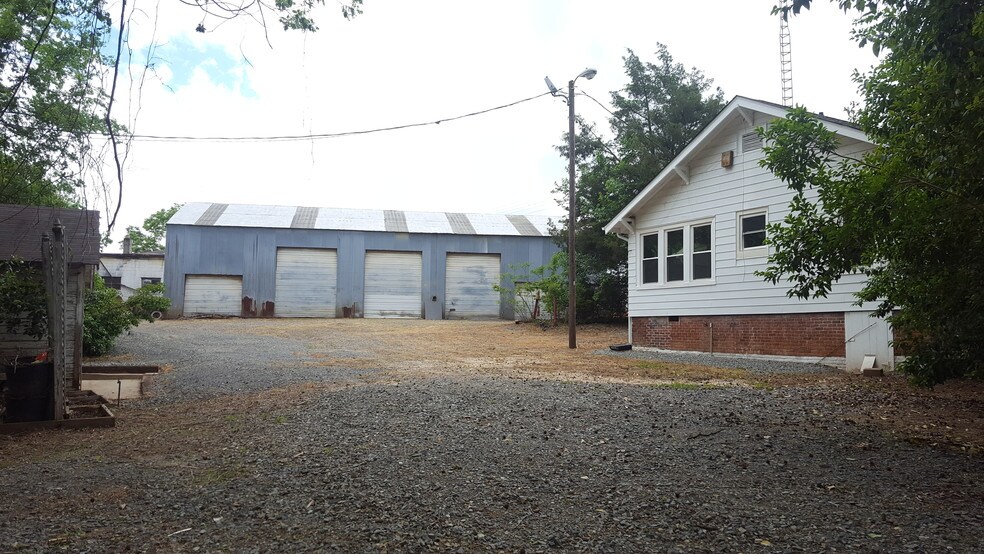 More Photos Of 3521 Monroe Rd, Charlotte Showroom For Lease