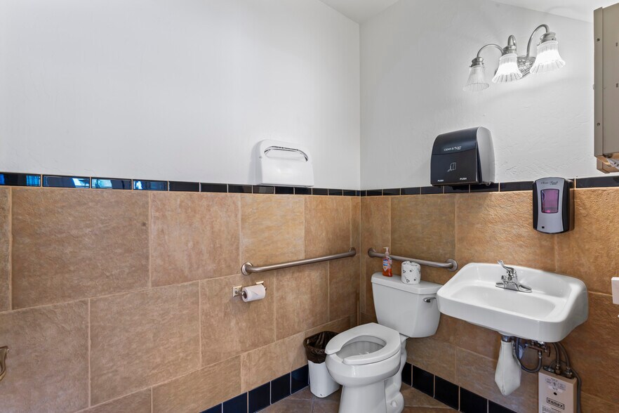 More Photos Of 31961 Hilltop Blvd, Running Springs Loft Creative Space For Sale