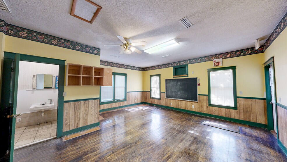 More Photos Of 104 N Herring St, Dothan Office For Sale