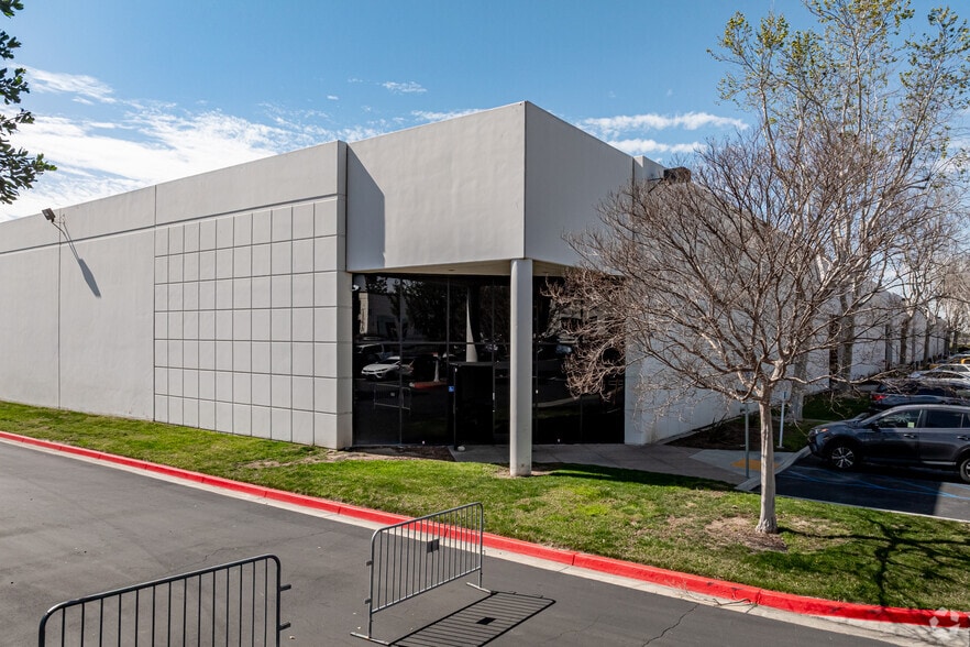 More Photos Of 1505 S Dupont Ave, Ontario Warehouse For Lease