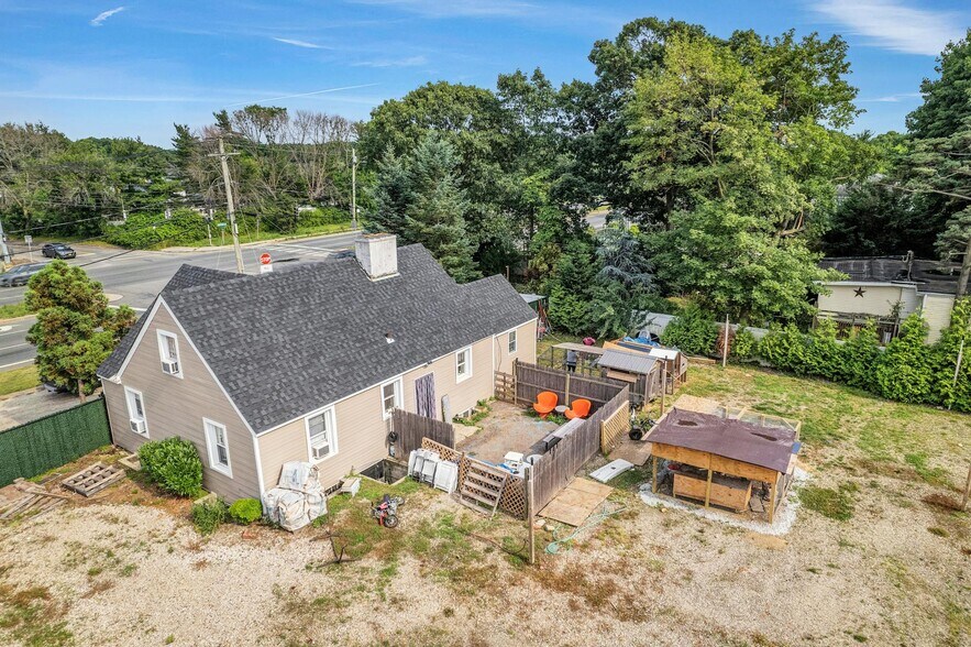 More Photos Of 557 Deer Park Rd, Dix Hills Flex For Sale