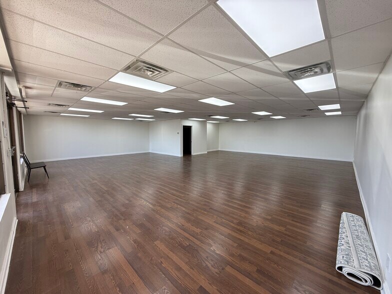 More Photos Of 6124 E 51st Pl, Tulsa Unknown For Lease