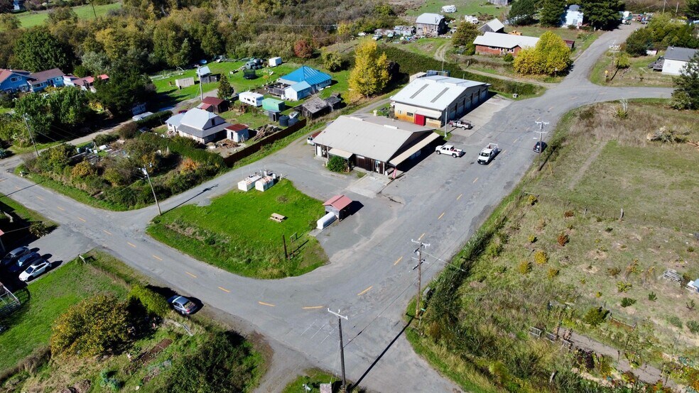More Photos Of 40 Sherman st, Petrolia General Retail For Sale