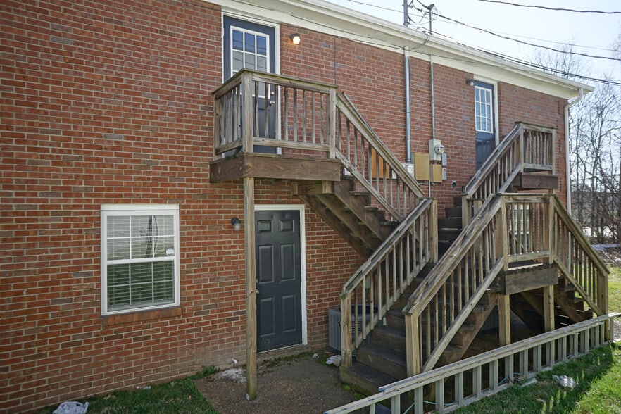 More Photos Of 114 Canfield Pl, Hendersonville Office For Sale