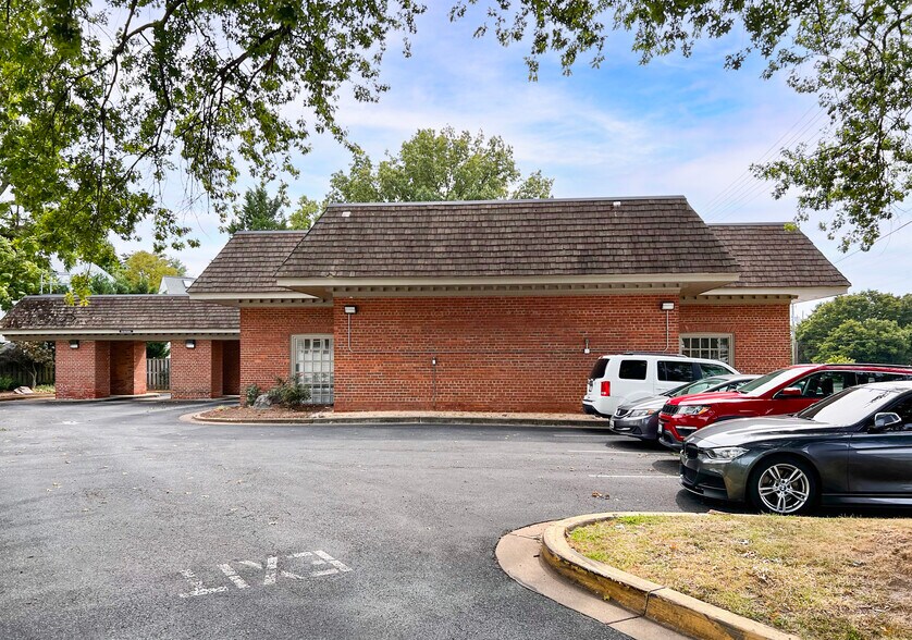 More Photos Of 3740 University Blvd, Kensington General Retail For Sale