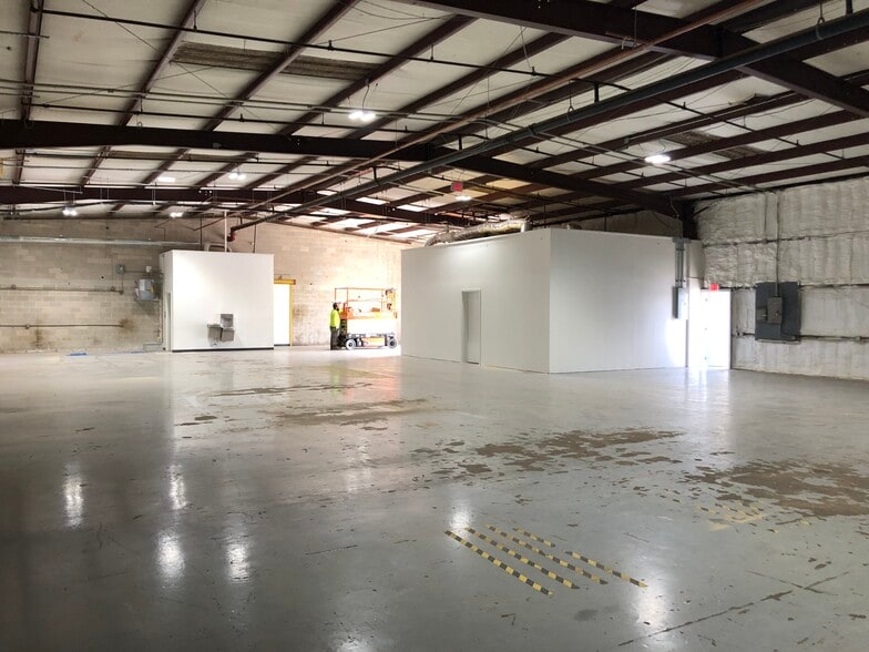 More Photos Of 901-923 Cornwall Rd, Sanford Warehouse For Lease